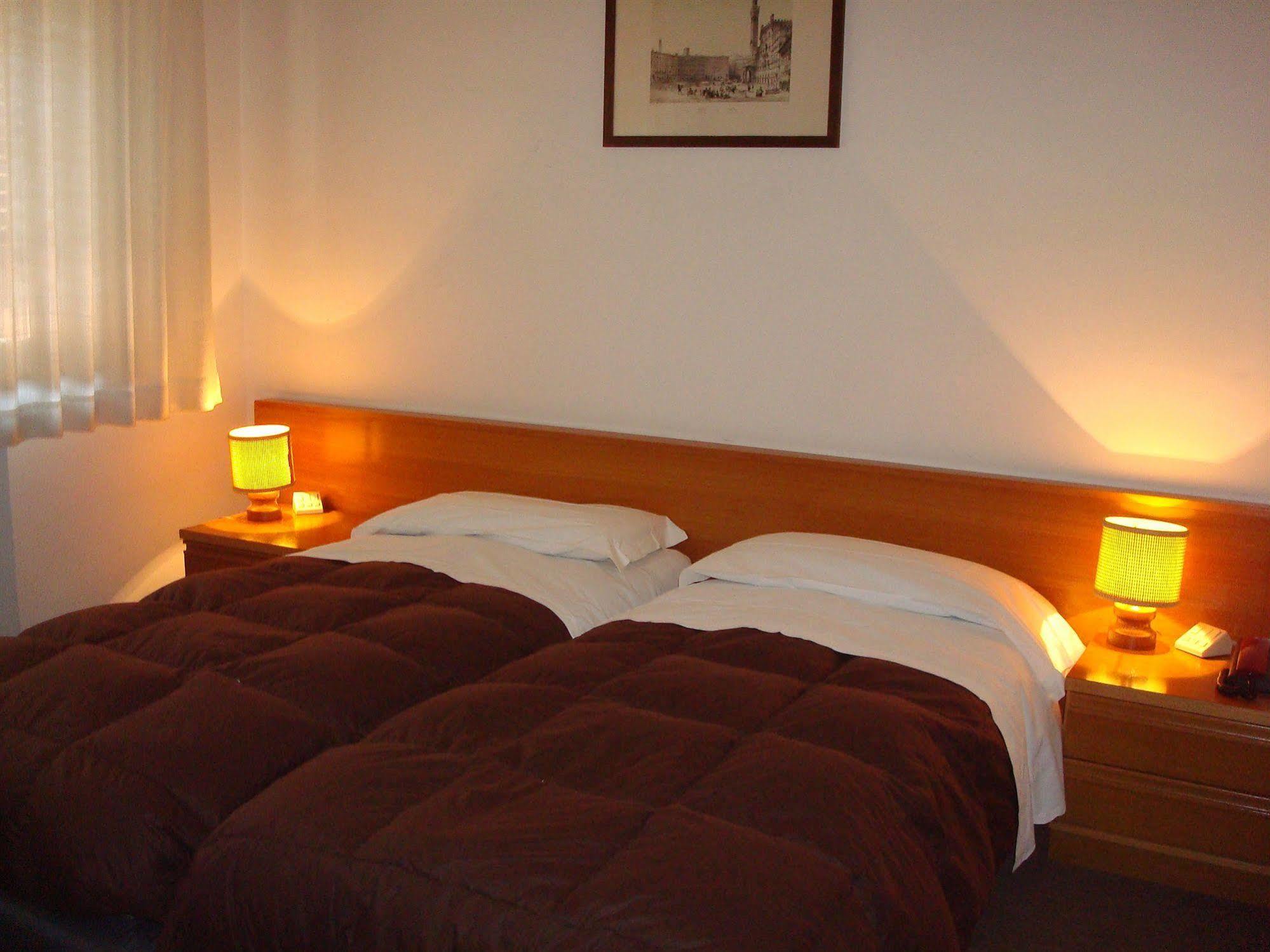 Albergo La Sfinge Κιούζι Εξωτερικό φωτογραφία